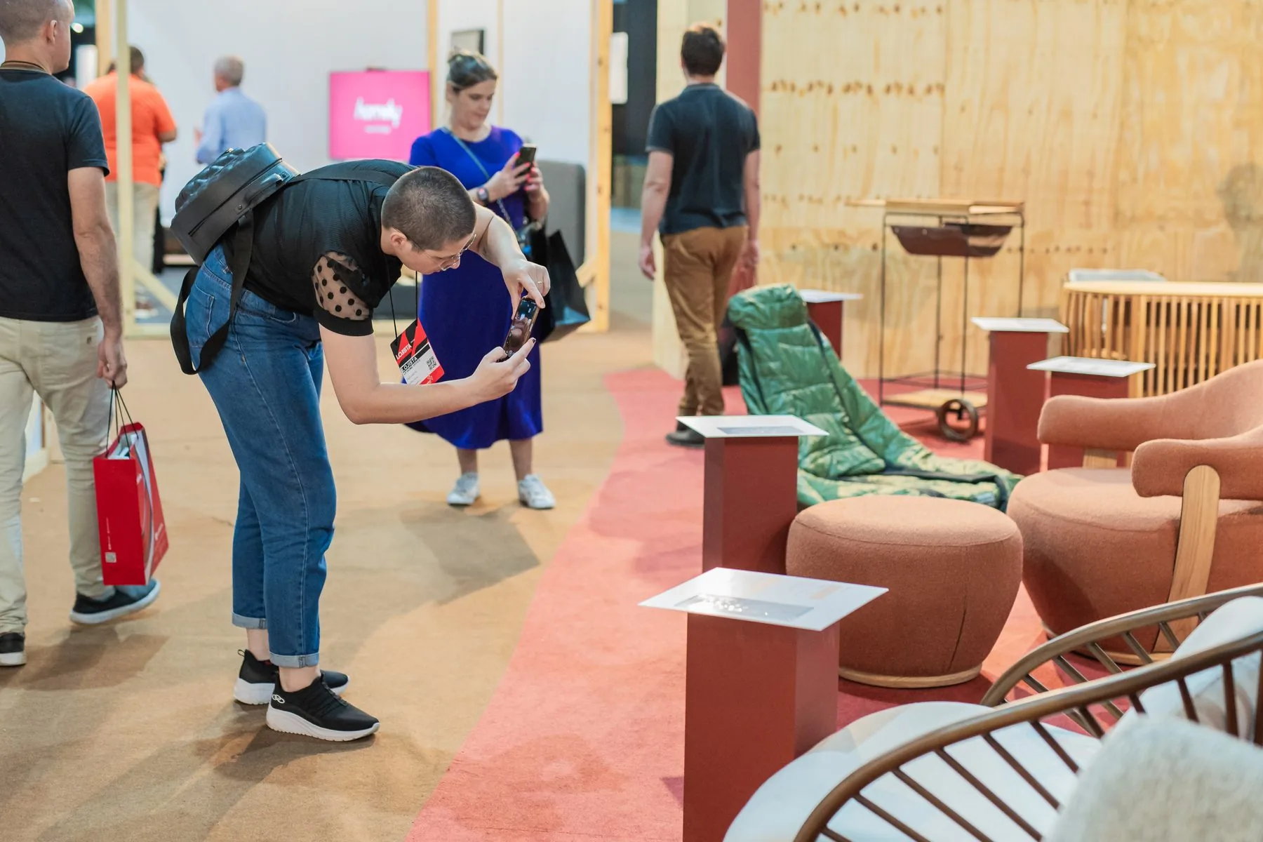 Sillón Capullo exhibido en el espacio del Prêmio Salão Design °26 en Brasil